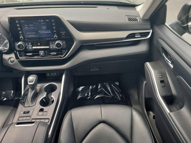 Photo of 2022 Magnetic Gray Metallic Toyota Highlander