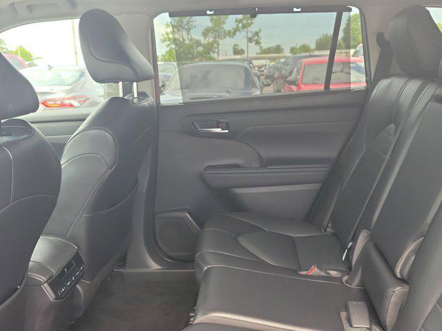Photo of 2022 Magnetic Gray Metallic Toyota Highlander