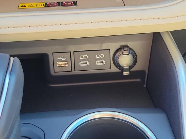 Photo of 2025 Magnetic Gray Metallic Toyota Highlander Hybrid