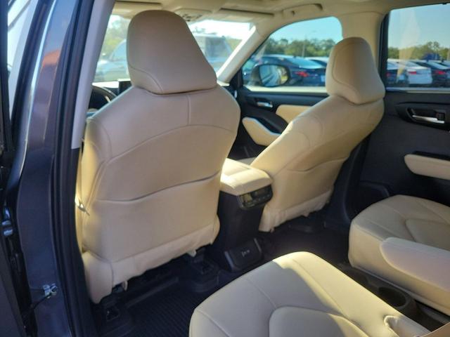 Photo of 2025 Magnetic Gray Metallic Toyota Highlander Hybrid