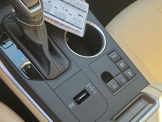 Photo of 2025 Magnetic Gray Metallic Toyota Highlander Hybrid