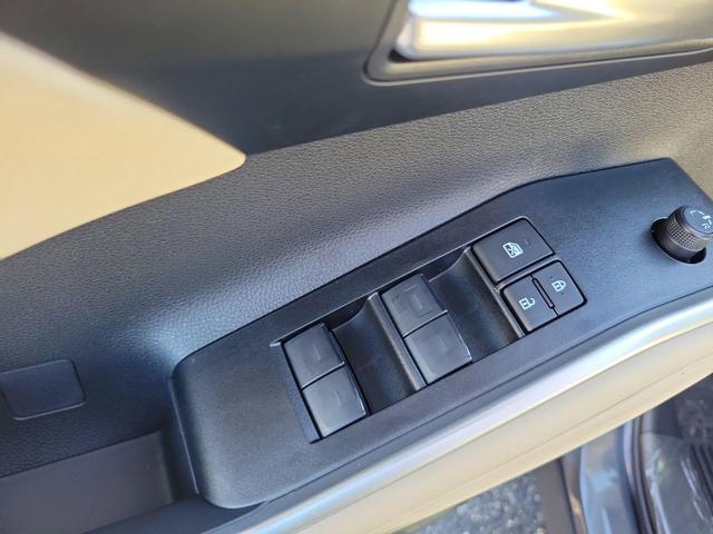 Photo of 2025 Magnetic Gray Metallic Toyota Highlander Hybrid