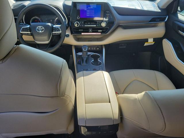 Photo of 2025 Magnetic Gray Metallic Toyota Highlander Hybrid