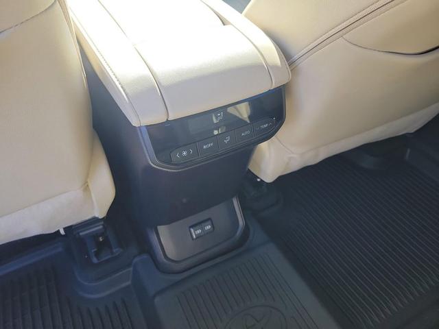Photo of 2025 Magnetic Gray Metallic Toyota Highlander Hybrid