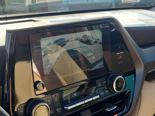 Photo of 2025 Magnetic Gray Metallic Toyota Highlander Hybrid