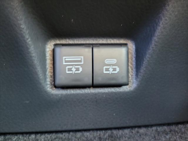 Photo of 2025 Ice Cap Toyota Camry