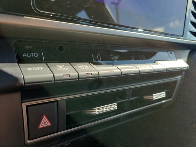 Photo of 2025 Ice Cap Toyota Camry