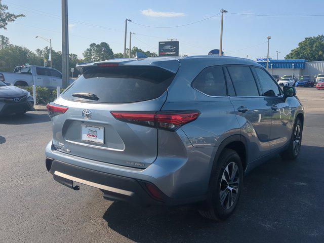 Photo of 2021 Moon Dust Toyota Highlander