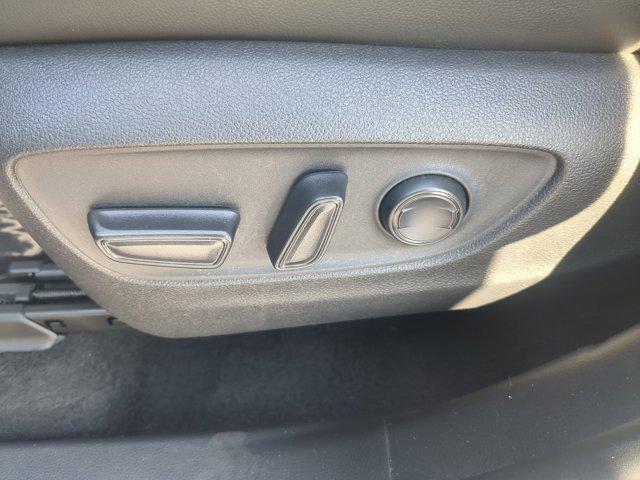 Photo of 2021 Moon Dust Toyota Highlander