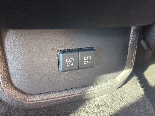 Photo of 2021 Moon Dust Toyota Highlander