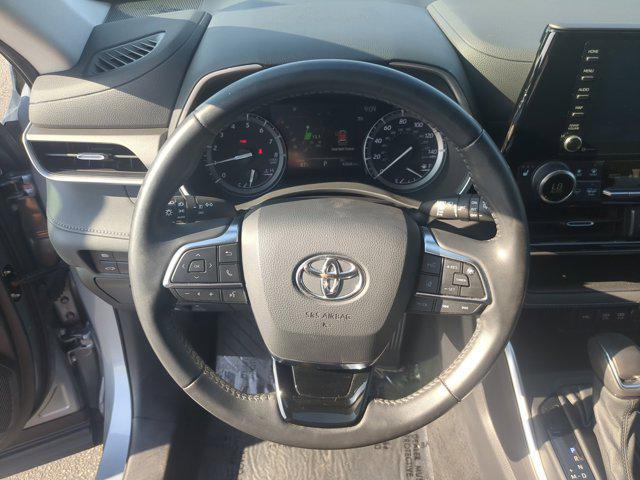 Photo of 2021 Moon Dust Toyota Highlander
