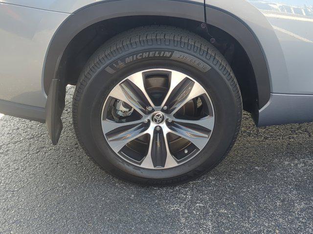 Photo of 2021 Moon Dust Toyota Highlander