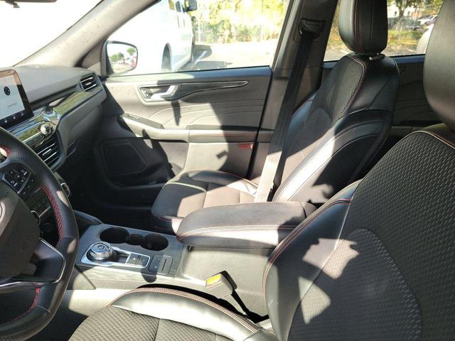 Photo of 2023 ATLAS BLUE METALLIC Ford Escape