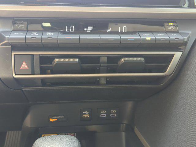 Photo of 2025 Ice Cap Toyota Camry