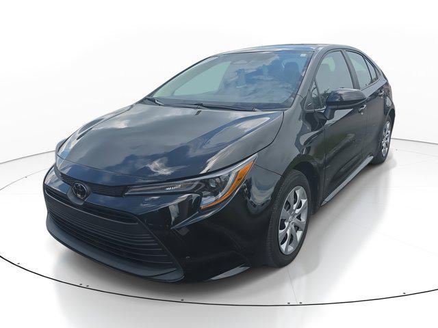 Photo of 2023 Midnight Black Metallic Toyota Corolla