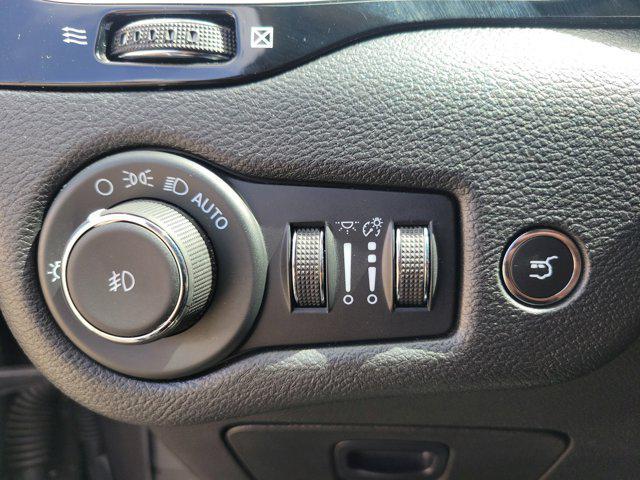 Photo of 2023 Granite Crystal Metallic Clearcoat Jeep Cherokee