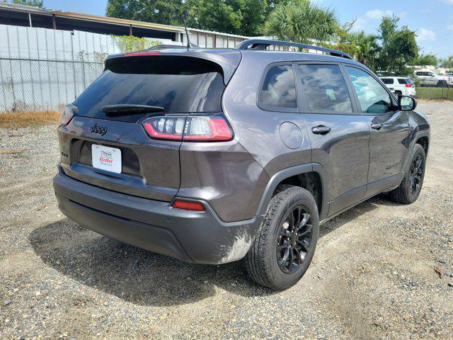 Photo of 2023 Granite Crystal Metallic Clearcoat Jeep Cherokee