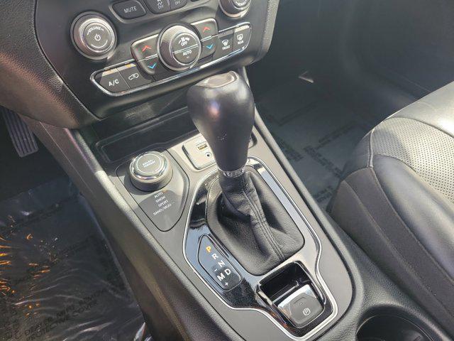 Photo of 2023 Granite Crystal Metallic Clearcoat Jeep Cherokee