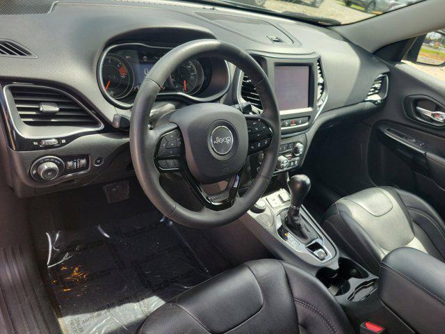 Photo of 2023 Granite Crystal Metallic Clearcoat Jeep Cherokee