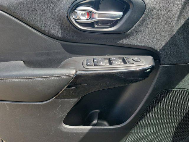 Photo of 2023 Granite Crystal Metallic Clearcoat Jeep Cherokee