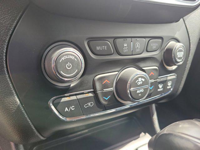 Photo of 2023 Granite Crystal Metallic Clearcoat Jeep Cherokee