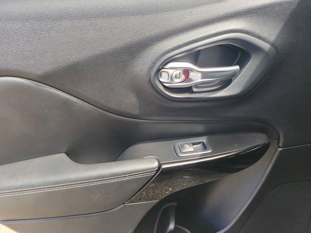 Photo of 2023 Granite Crystal Metallic Clearcoat Jeep Cherokee