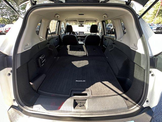 Photo of 2023 White Nissan Rogue