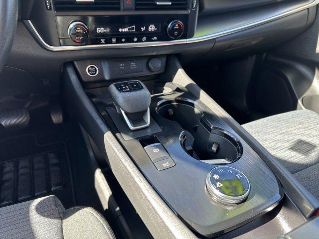 Photo of 2023 White Nissan Rogue