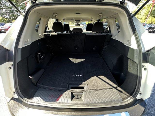 Photo of 2023 White Nissan Rogue