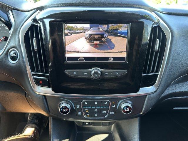 Photo of 2021 Silver Ice Metallic Chevrolet Traverse