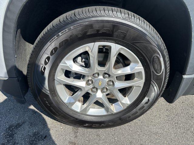 Photo of 2021 Silver Ice Metallic Chevrolet Traverse