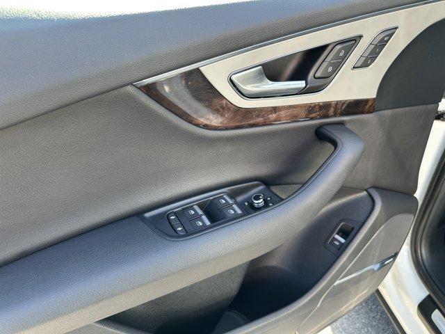 Photo of 2018 Glacier White Metallic Audi Q7