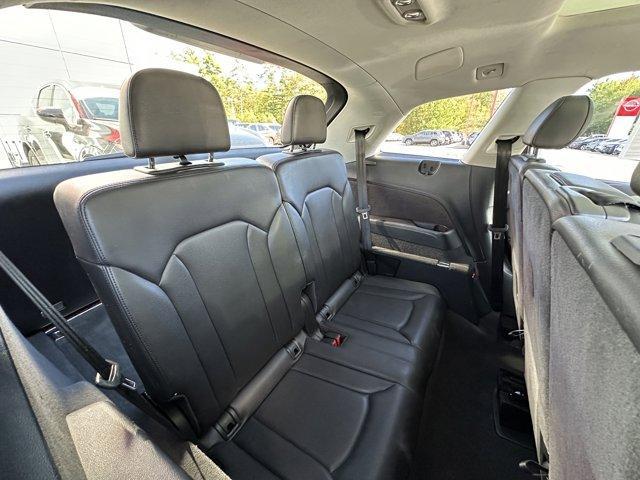 Photo of 2018 Glacier White Metallic Audi Q7