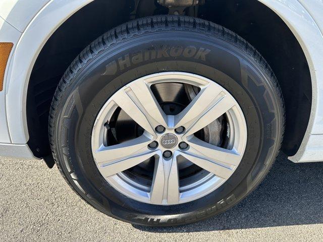 Photo of 2018 Glacier White Metallic Audi Q7
