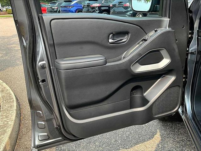 Photo of 2025 Gun Metallic Nissan Frontier