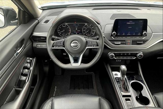 Photo of 2023 Gray Sky Pearl Nissan Altima