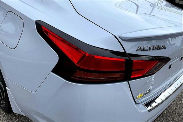 Photo of 2023 Gray Sky Pearl Nissan Altima