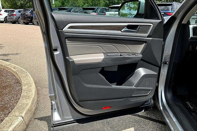 Photo of 2022 Pyrite Silver Metallic Volkswagen Atlas