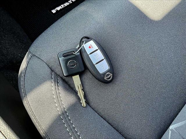 Photo of 2025 Glacier White Nissan Frontier