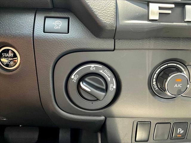 Photo of 2025 Glacier White Nissan Frontier