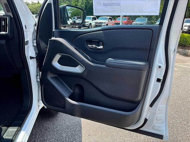 Photo of 2025 Glacier White Nissan Frontier