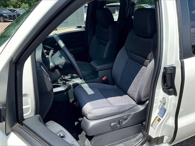 Photo of 2025 Glacier White Nissan Frontier