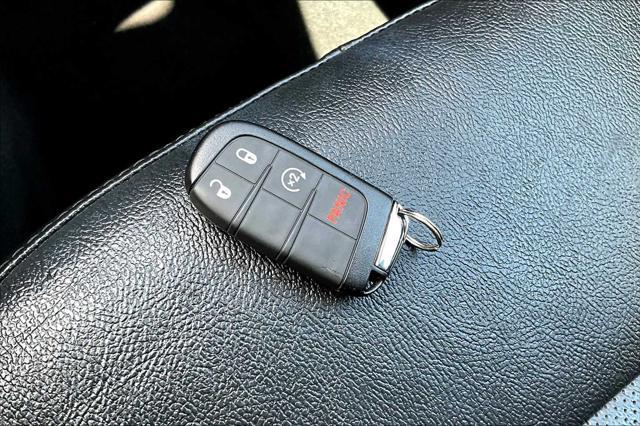 Photo of 2022 Diamond Black Crystal Pearlcoat Jeep Compass