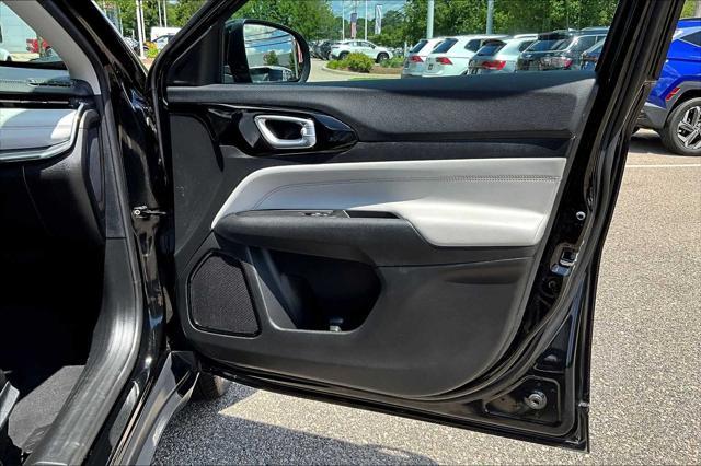 Photo of 2022 Diamond Black Crystal Pearlcoat Jeep Compass