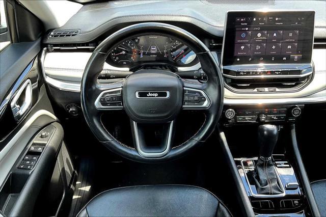 Photo of 2022 Diamond Black Crystal Pearlcoat Jeep Compass