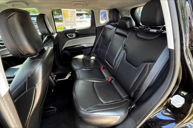 Photo of 2022 Diamond Black Crystal Pearlcoat Jeep Compass