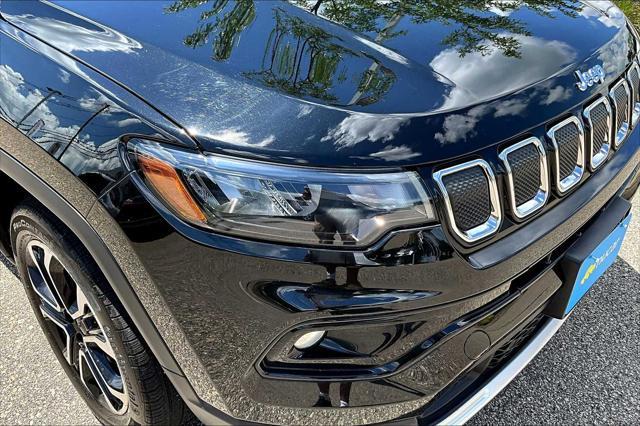 Photo of 2022 Diamond Black Crystal Pearlcoat Jeep Compass
