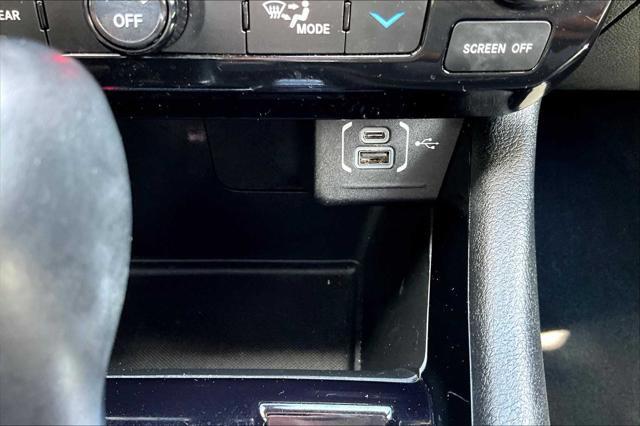 Photo of 2022 Diamond Black Crystal Pearlcoat Jeep Compass