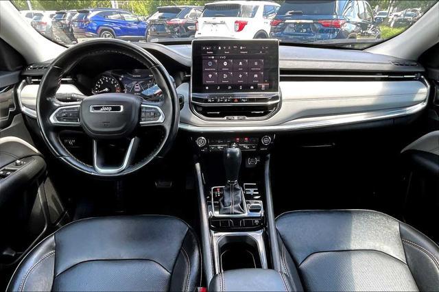 Photo of 2022 Diamond Black Crystal Pearlcoat Jeep Compass