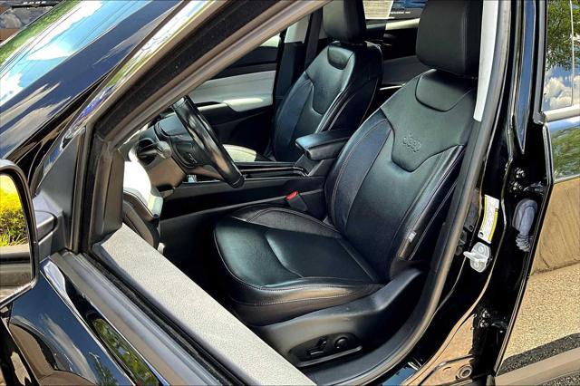 Photo of 2022 Diamond Black Crystal Pearlcoat Jeep Compass